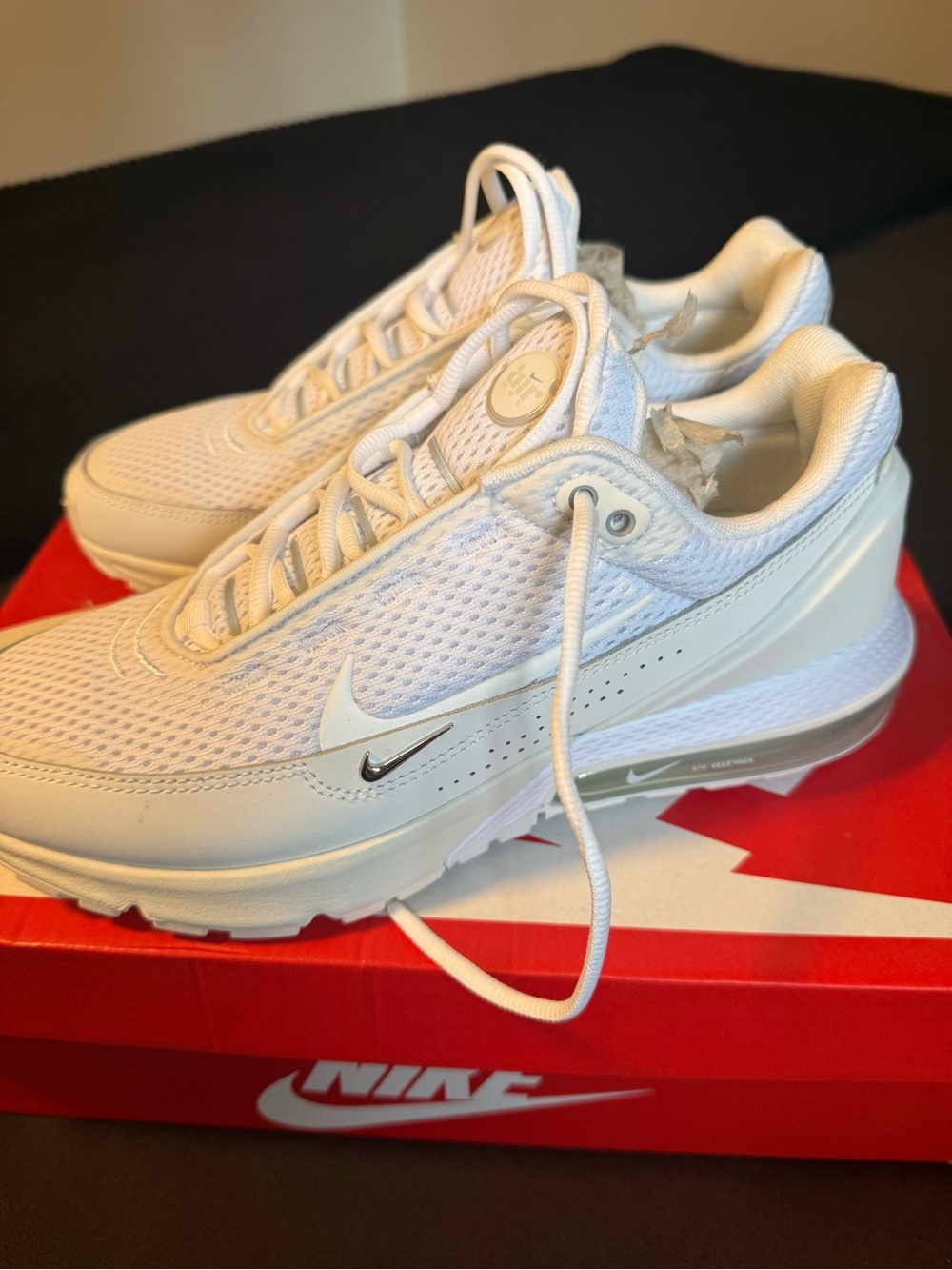 NIKE - Woman’s Air Max Pulse size 9 (white/white summit)